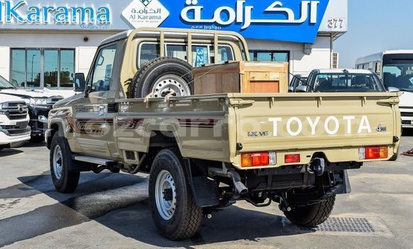 Tenga Imported Toyota Land Cruiser Beige Mota in Import - Dubai in Cabo Delgado Tenga Imported Toyota Land Cruiser Beige Mota in Import - Dubai in Cabo Delgado
