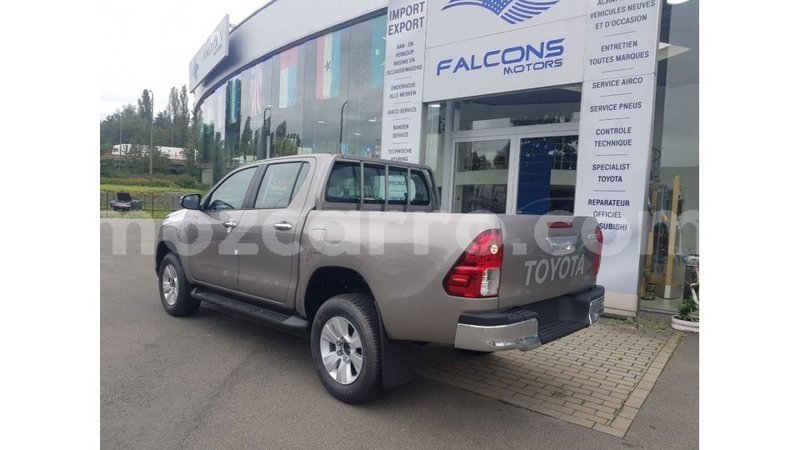 Big with watermark toyota hilux cabo delgado import dubai 7760