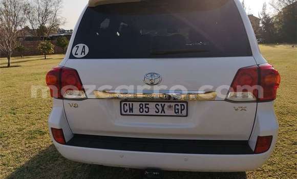 Buy Used Toyota Land Cruiser White Car in Gilé in Zambezia Buy Used Toyota Land Cruiser White Car in Gilé in Zambezia
