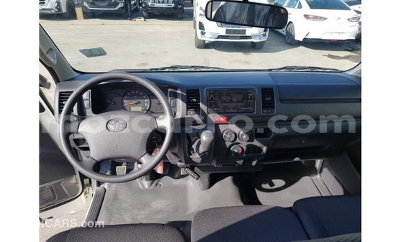 Comprar Importar Toyota Hiace Branco Carro em Import - Dubai em Cabo Delgado Comprar Importar Toyota Hiace Branco Carro em Import - Dubai em Cabo Delgado