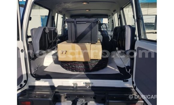 Comprar Importar Toyota Land Cruiser Branco Carro em Import - Dubai em Cabo Delgado Comprar Importar Toyota Land Cruiser Branco Carro em Import - Dubai em Cabo Delgado