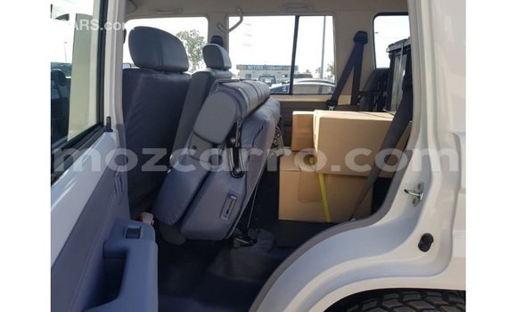 Comprar Importar Toyota Land Cruiser Branco Carro em Import - Dubai em Cabo Delgado Comprar Importar Toyota Land Cruiser Branco Carro em Import - Dubai em Cabo Delgado