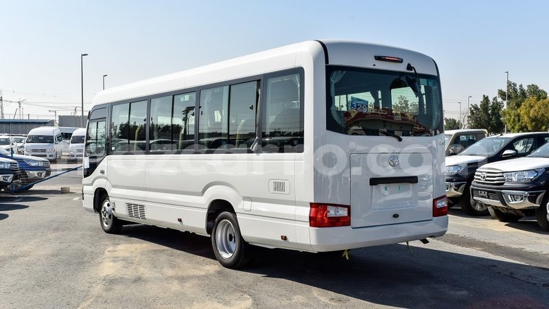 Tenga imported toyota coaster chena mota in import dubai in cabo