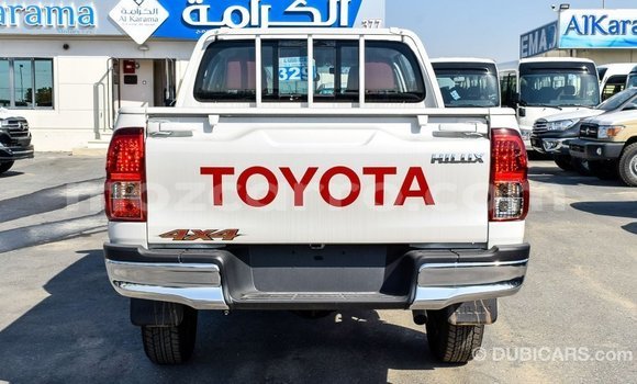 Tenga Imported Toyota Hilux Chena Mota in Import - Dubai in Cabo Delgado Tenga Imported Toyota Hilux Chena Mota in Import - Dubai in Cabo Delgado