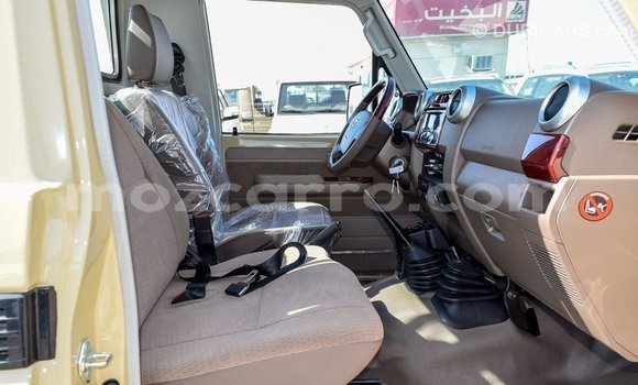Tenga Imported Toyota Land Cruiser Beige Mota in Import - Dubai in Cabo Delgado Tenga Imported Toyota Land Cruiser Beige Mota in Import - Dubai in Cabo Delgado