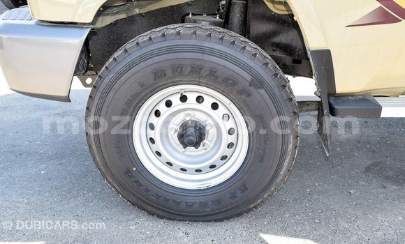 Tenga Imported Toyota Land Cruiser Beige Mota in Import - Dubai in Cabo Delgado Tenga Imported Toyota Land Cruiser Beige Mota in Import - Dubai in Cabo Delgado