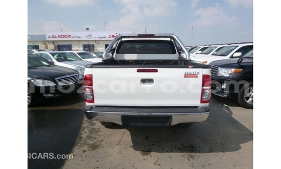 Nunua Imported Toyota Hilux Nyeupe Gari ndani ya Import - Dubai nchini Cabo Delgado Nunua Imported Toyota Hilux Nyeupe Gari ndani ya Import - Dubai nchini Cabo Delgado