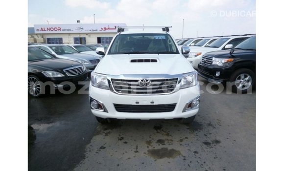 Nunua Imported Toyota Hilux Nyeupe Gari ndani ya Import - Dubai nchini Cabo Delgado Nunua Imported Toyota Hilux Nyeupe Gari ndani ya Import - Dubai nchini Cabo Delgado