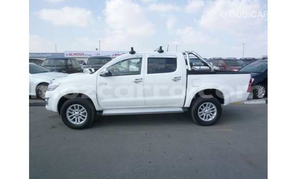 Nunua Imported Toyota Hilux Nyeupe Gari ndani ya Import - Dubai nchini Cabo Delgado Nunua Imported Toyota Hilux Nyeupe Gari ndani ya Import - Dubai nchini Cabo Delgado