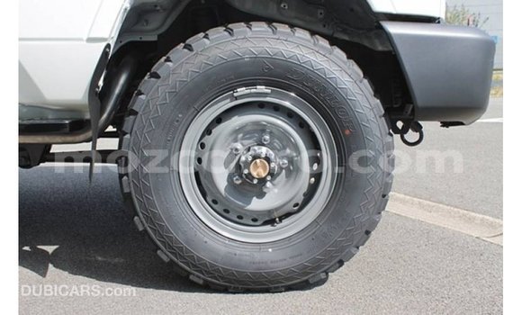 Tenga Imported Toyota Land Cruiser Chena Mota in Import - Dubai in Cabo Delgado Tenga Imported Toyota Land Cruiser Chena Mota in Import - Dubai in Cabo Delgado