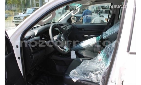 Comprar Importar Toyota Hilux Branco Carro em Import - Dubai em Cabo Delgado Comprar Importar Toyota Hilux Branco Carro em Import - Dubai em Cabo Delgado