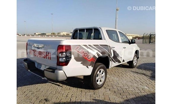 Tenga Imported Mitsubishi L200 Chena Mota in Import - Dubai in Cabo Delgado Tenga Imported Mitsubishi L200 Chena Mota in Import - Dubai in Cabo Delgado