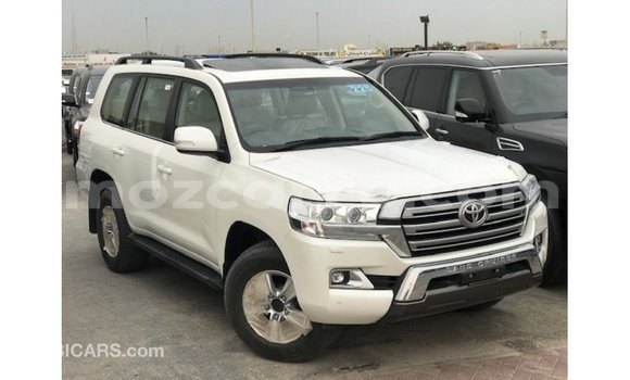 Nunua Imported Toyota Land Cruiser Nyeupe Gari ndani ya Import - Dubai nchini Cabo Delgado Nunua Imported Toyota Land Cruiser Nyeupe Gari ndani ya Import - Dubai nchini Cabo Delgado