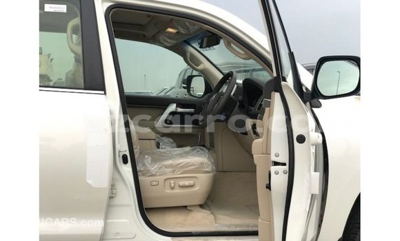 Nunua Imported Toyota Land Cruiser Nyeupe Gari ndani ya Import - Dubai nchini Cabo Delgado Nunua Imported Toyota Land Cruiser Nyeupe Gari ndani ya Import - Dubai nchini Cabo Delgado