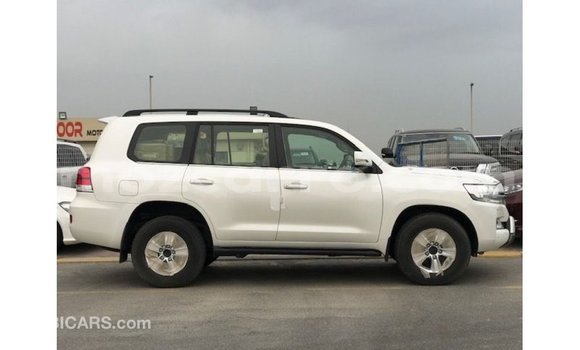 Nunua Imported Toyota Land Cruiser Nyeupe Gari ndani ya Import - Dubai nchini Cabo Delgado Nunua Imported Toyota Land Cruiser Nyeupe Gari ndani ya Import - Dubai nchini Cabo Delgado