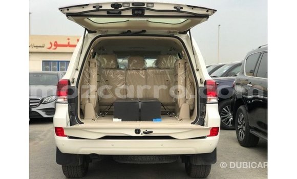 Nunua Imported Toyota Land Cruiser Nyeupe Gari ndani ya Import - Dubai nchini Cabo Delgado Nunua Imported Toyota Land Cruiser Nyeupe Gari ndani ya Import - Dubai nchini Cabo Delgado