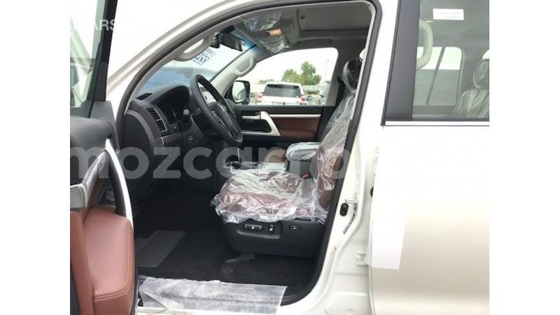 Big with watermark toyota land cruiser cabo delgado import dubai 7925