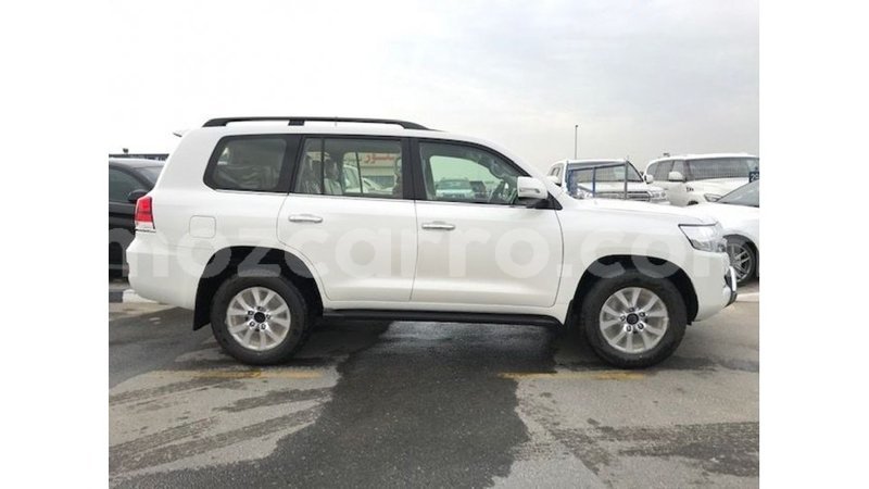 Big with watermark toyota land cruiser cabo delgado import dubai 7925