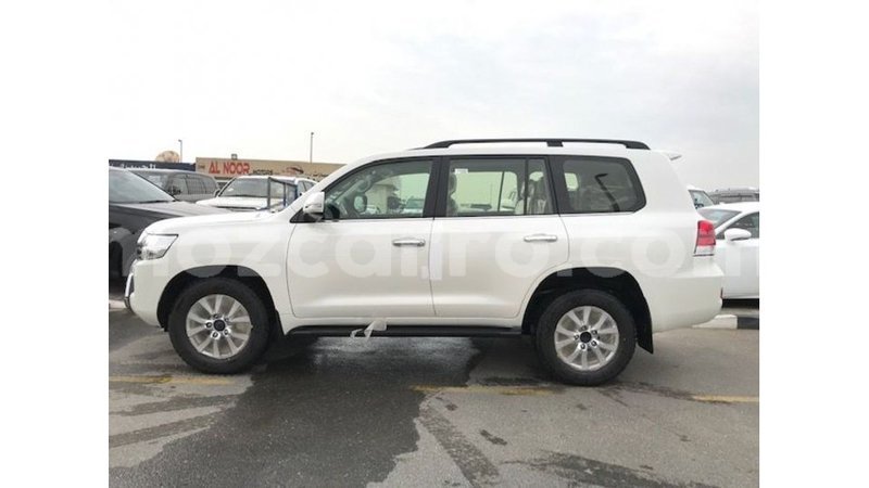 Big with watermark toyota land cruiser cabo delgado import dubai 7925