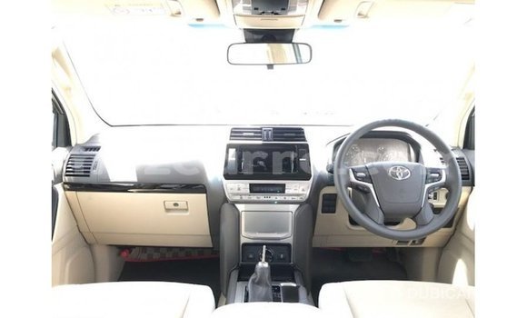 Comprar Importar Toyota Prado Branco Carro em Import - Dubai em Cabo Delgado Comprar Importar Toyota Prado Branco Carro em Import - Dubai em Cabo Delgado