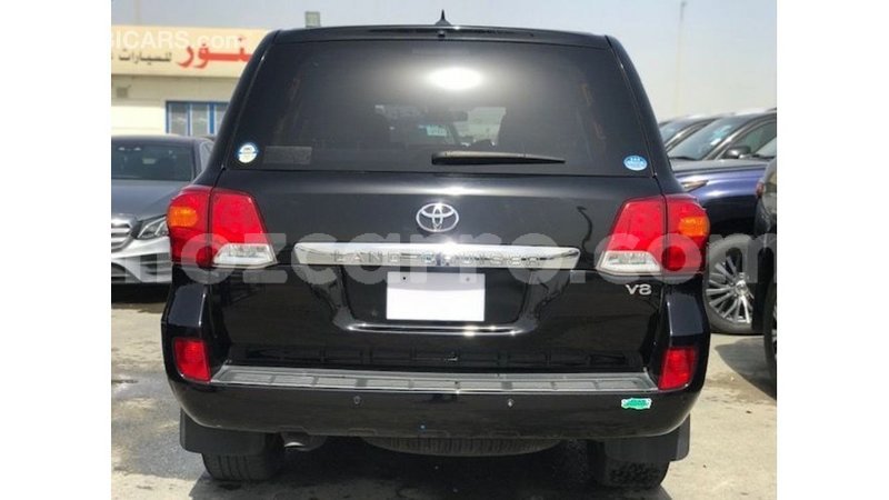 Big with watermark toyota land cruiser cabo delgado import dubai 7937