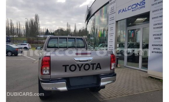 Comprar Importar Toyota Hilux Castanho Carro em Import - Dubai em Cabo Delgado Comprar Importar Toyota Hilux Castanho Carro em Import - Dubai em Cabo Delgado