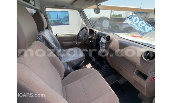 Tenga Imported Toyota Land Cruiser Beige Mota in Import - Dubai in Cabo Delgado Tenga Imported Toyota Land Cruiser Beige Mota in Import - Dubai in Cabo Delgado
