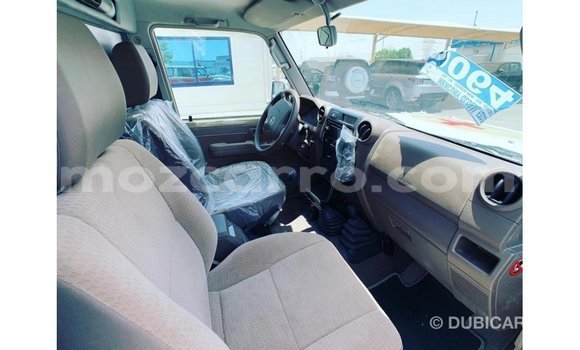 Tenga Imported Toyota Land Cruiser Beige Mota in Import - Dubai in Cabo Delgado Tenga Imported Toyota Land Cruiser Beige Mota in Import - Dubai in Cabo Delgado