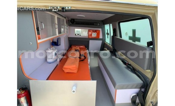 Tenga Imported Toyota Land Cruiser Beige Mota in Import - Dubai in Cabo Delgado Tenga Imported Toyota Land Cruiser Beige Mota in Import - Dubai in Cabo Delgado