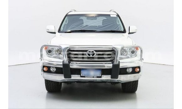 Nunua Imported Toyota Land Cruiser Nyeupe Gari ndani ya Import - Dubai nchini Cabo Delgado Nunua Imported Toyota Land Cruiser Nyeupe Gari ndani ya Import - Dubai nchini Cabo Delgado