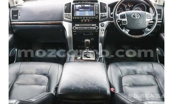 Nunua Imported Toyota Land Cruiser Nyeupe Gari ndani ya Import - Dubai nchini Cabo Delgado Nunua Imported Toyota Land Cruiser Nyeupe Gari ndani ya Import - Dubai nchini Cabo Delgado