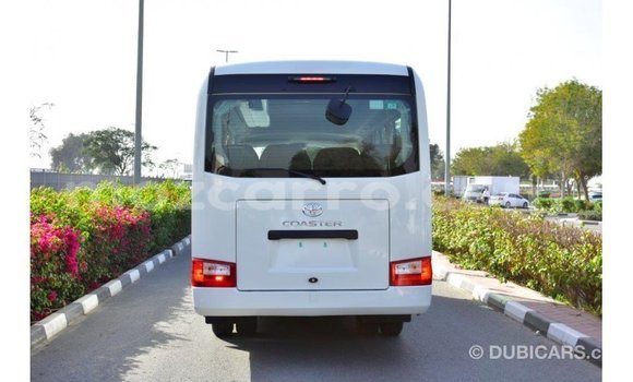 Nunua Imported Toyota Coaster Nyeupe Gari ndani ya Import - Dubai nchini Cabo Delgado Nunua Imported Toyota Coaster Nyeupe Gari ndani ya Import - Dubai nchini Cabo Delgado