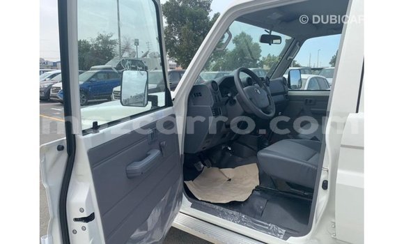 Comprar Importar Toyota Land Cruiser Branco Carro em Import - Dubai em Cabo Delgado Comprar Importar Toyota Land Cruiser Branco Carro em Import - Dubai em Cabo Delgado