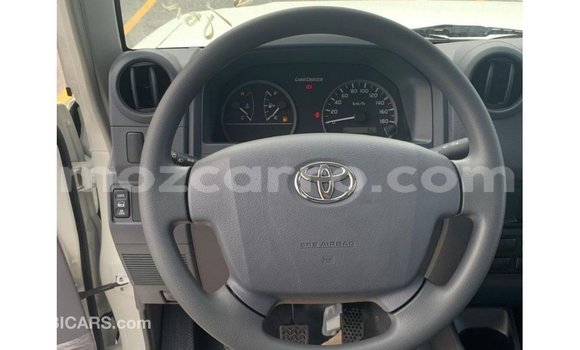 Comprar Importar Toyota Land Cruiser Branco Carro em Import - Dubai em Cabo Delgado Comprar Importar Toyota Land Cruiser Branco Carro em Import - Dubai em Cabo Delgado