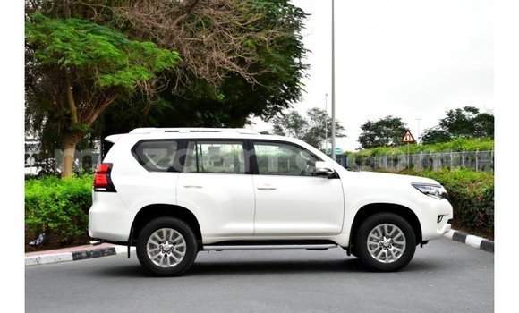 Nunua Imported Toyota Prado Nyeupe Gari ndani ya Import - Dubai nchini Cabo Delgado Nunua Imported Toyota Prado Nyeupe Gari ndani ya Import - Dubai nchini Cabo Delgado