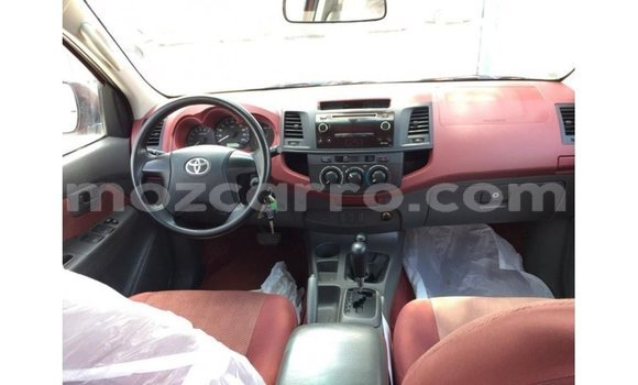 Comprar Importar Toyota Hilux Vermelho Carro em Import - Dubai em Cabo Delgado Comprar Importar Toyota Hilux Vermelho Carro em Import - Dubai em Cabo Delgado