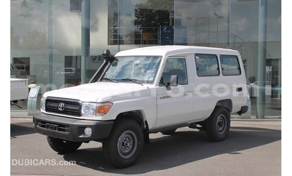 Comprar Importar Toyota Land Cruiser Branco Carro em Import - Dubai em Cabo Delgado Comprar Importar Toyota Land Cruiser Branco Carro em Import - Dubai em Cabo Delgado