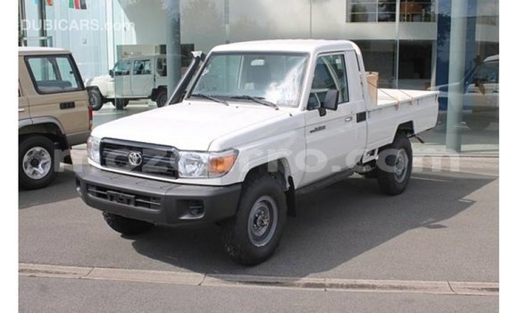 Comprar Importar Toyota Land Cruiser Branco Carro em Import - Dubai em Cabo Delgado Comprar Importar Toyota Land Cruiser Branco Carro em Import - Dubai em Cabo Delgado
