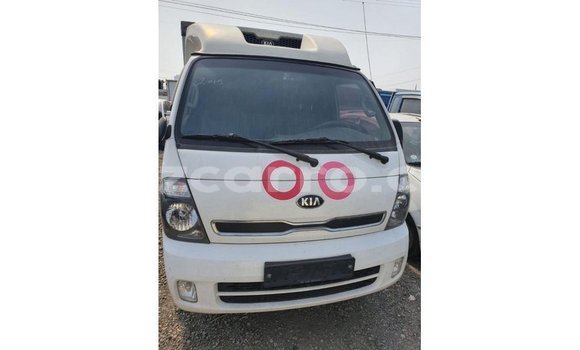 Nunua Imported Kia Carens Nyeupe Gari ndani ya Import - Dubai nchini Cabo Delgado Nunua Imported Kia Carens Nyeupe Gari ndani ya Import - Dubai nchini Cabo Delgado