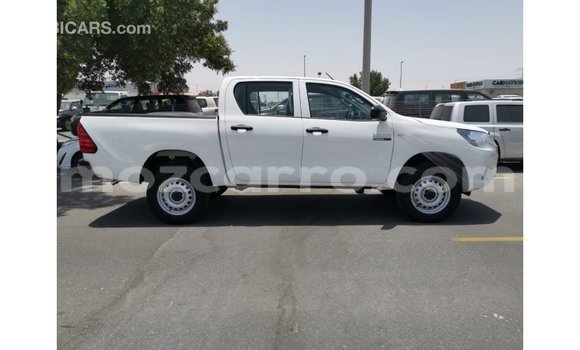 Tenga Imported Toyota Hilux Chena Mota in Import - Dubai in Cabo Delgado Tenga Imported Toyota Hilux Chena Mota in Import - Dubai in Cabo Delgado