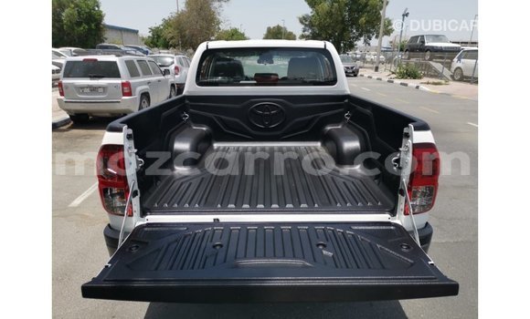 Tenga Imported Toyota Hilux Chena Mota in Import - Dubai in Cabo Delgado Tenga Imported Toyota Hilux Chena Mota in Import - Dubai in Cabo Delgado
