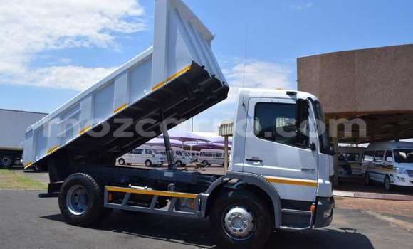 Tenga Tsaru Mercedes‒Benz Atego Chena Rori in Maputo in Maputo Tenga Tsaru Mercedes‒Benz Atego Chena Rori in Maputo in Maputo