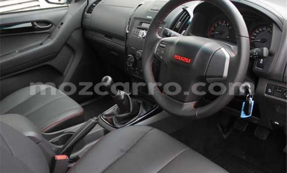 Comprar Usado Isuzu KB Preto Carro em Maputo em Maputo Comprar Usado Isuzu KB Preto Carro em Maputo em Maputo