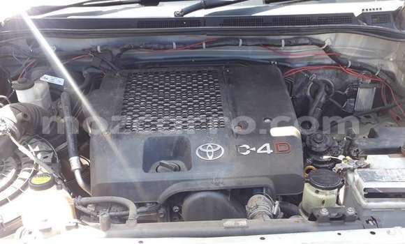 Buy Used Toyota Hilux Beige Car in Maputo in Maputo Buy Used Toyota Hilux Beige Car in Maputo in Maputo