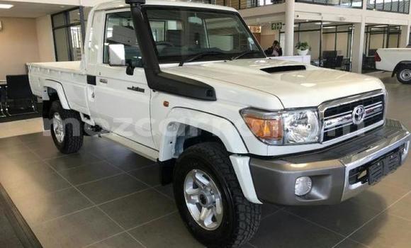 Nunua Ilio tumika Toyota Land Cruiser Beige Gari ndani ya Maputo nchini Maputo Nunua Ilio tumika Toyota Land Cruiser Beige Gari ndani ya Maputo nchini Maputo