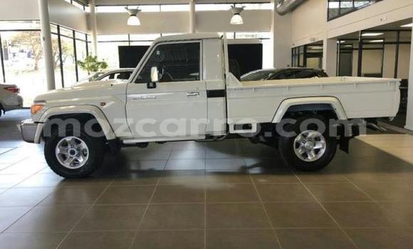 Nunua Ilio tumika Toyota Land Cruiser Beige Gari ndani ya Maputo nchini Maputo Nunua Ilio tumika Toyota Land Cruiser Beige Gari ndani ya Maputo nchini Maputo