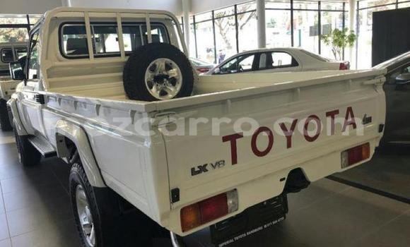 Nunua Ilio tumika Toyota Land Cruiser Beige Gari ndani ya Maputo nchini Maputo Nunua Ilio tumika Toyota Land Cruiser Beige Gari ndani ya Maputo nchini Maputo