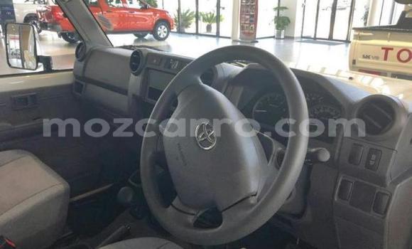 Nunua Ilio tumika Toyota Land Cruiser Beige Gari ndani ya Maputo nchini Maputo Nunua Ilio tumika Toyota Land Cruiser Beige Gari ndani ya Maputo nchini Maputo