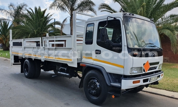Comprar Usado Isuzu FTR 850 Branco Caminhão em Maputo em Maputo