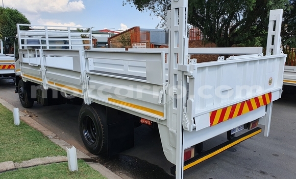 Nunua Ilio tumika Isuzu FTR 850 Nyeupe Lori ndani ya Maputo nchini Maputo Nunua Ilio tumika Isuzu FTR 850 Nyeupe Lori ndani ya Maputo nchini Maputo